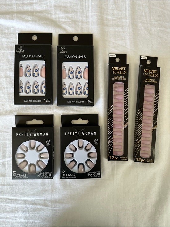 pretty woman Other - Bundle of Three Sets of Press on Nails